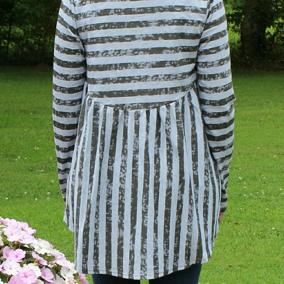 Top - Picture 3 of 4